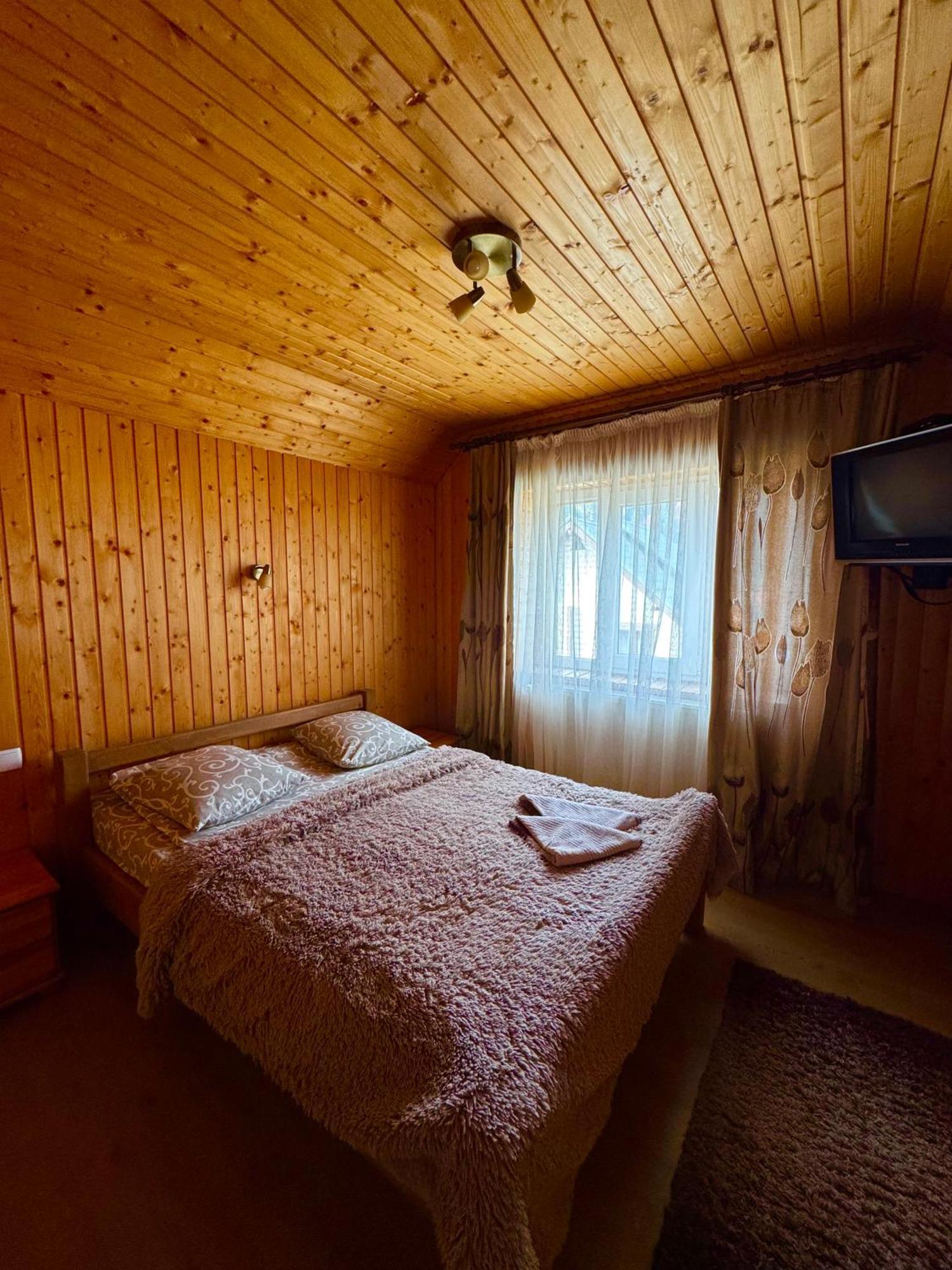 Опришок Hotel Poljanicja Kültér fotó
